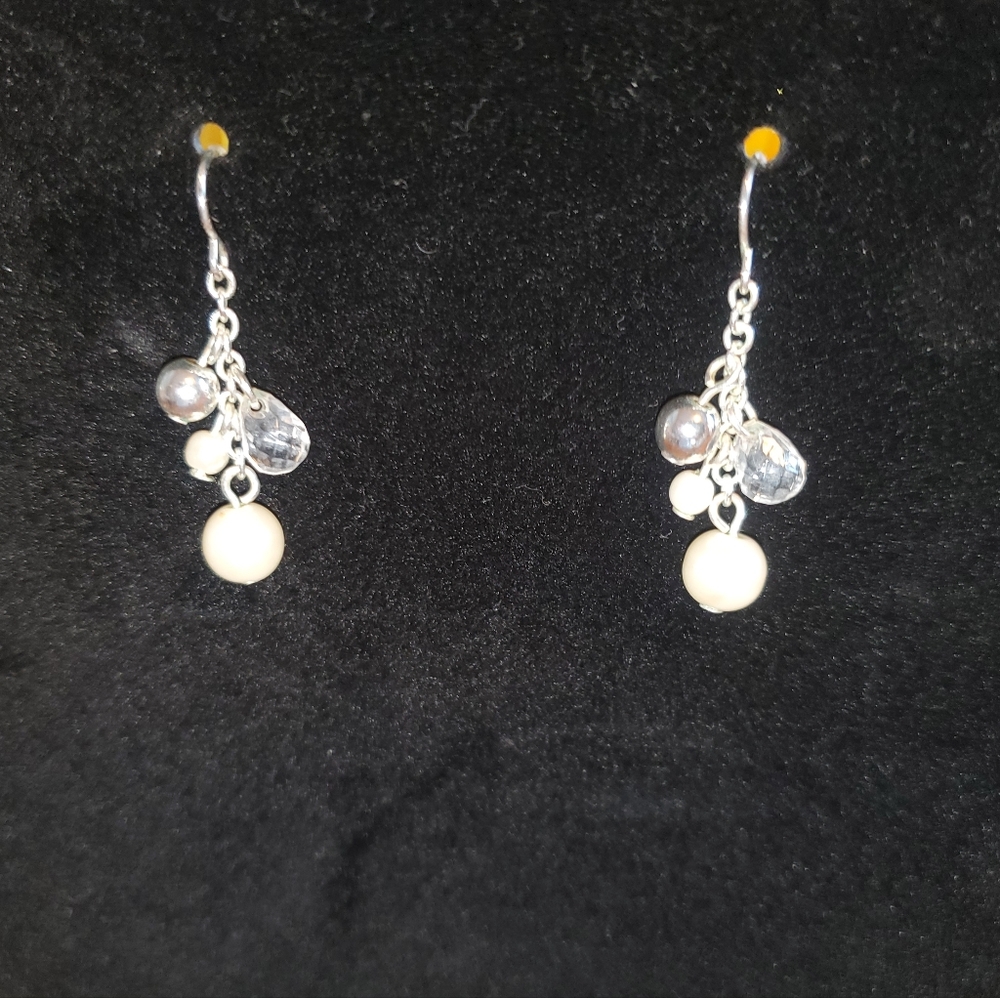 AVON Necklace and earring set. - Picture 2 of 4